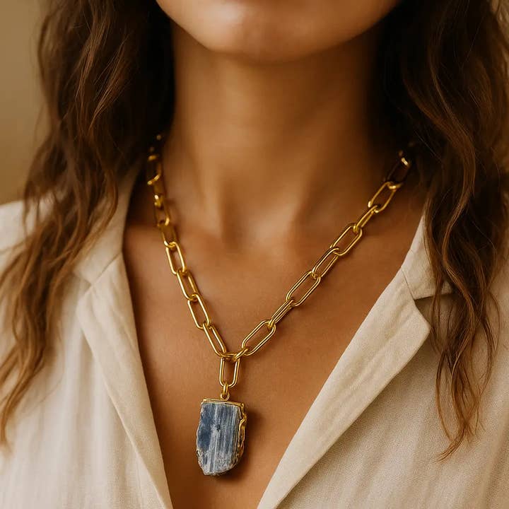 Collar de Cianita Azul en Cadena de Oro and other Purchase Wholesale acqua gassata domestico. Free Returns & Net 60 Terms on Faire trending on Faire.