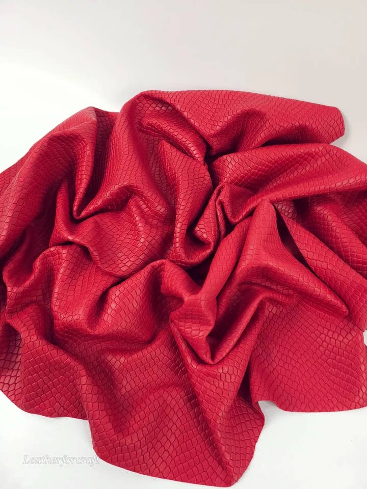 Scarlet Garda Præget Luksuriøs Rund Naturlig Blød Læder for engroshandel hos Leatherforcraft