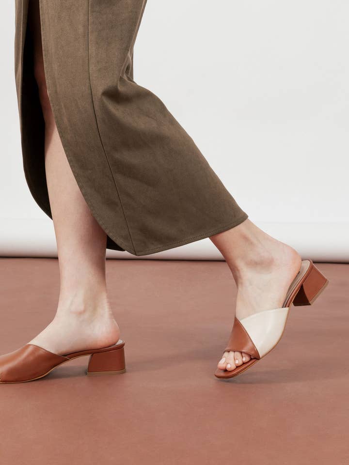 GLENDALE CLOG SANDÁLIA EM COURO NAPPA COURO/BEGE por atacado de Elodie