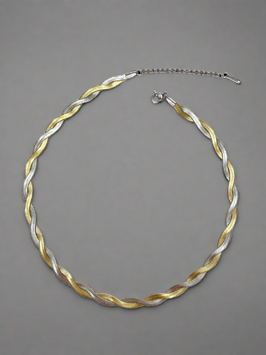 Golden Hour xo - Wholesale Link & Chain Necklace - Twisted Chevron Necklace5