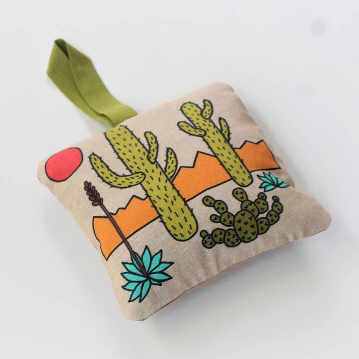 Sachets/ornements à la lavande biologique (paysage désertique) pour la vente par Elvasia