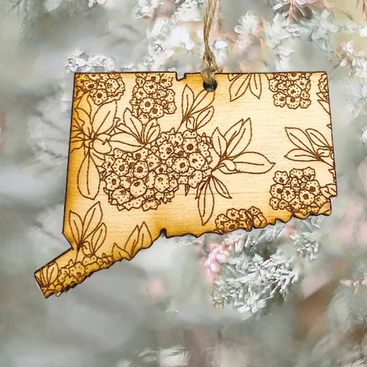 Ornement fleur d'état de laurier des montagnes du Connecticut pour la vente par Two Peas Paper Co.