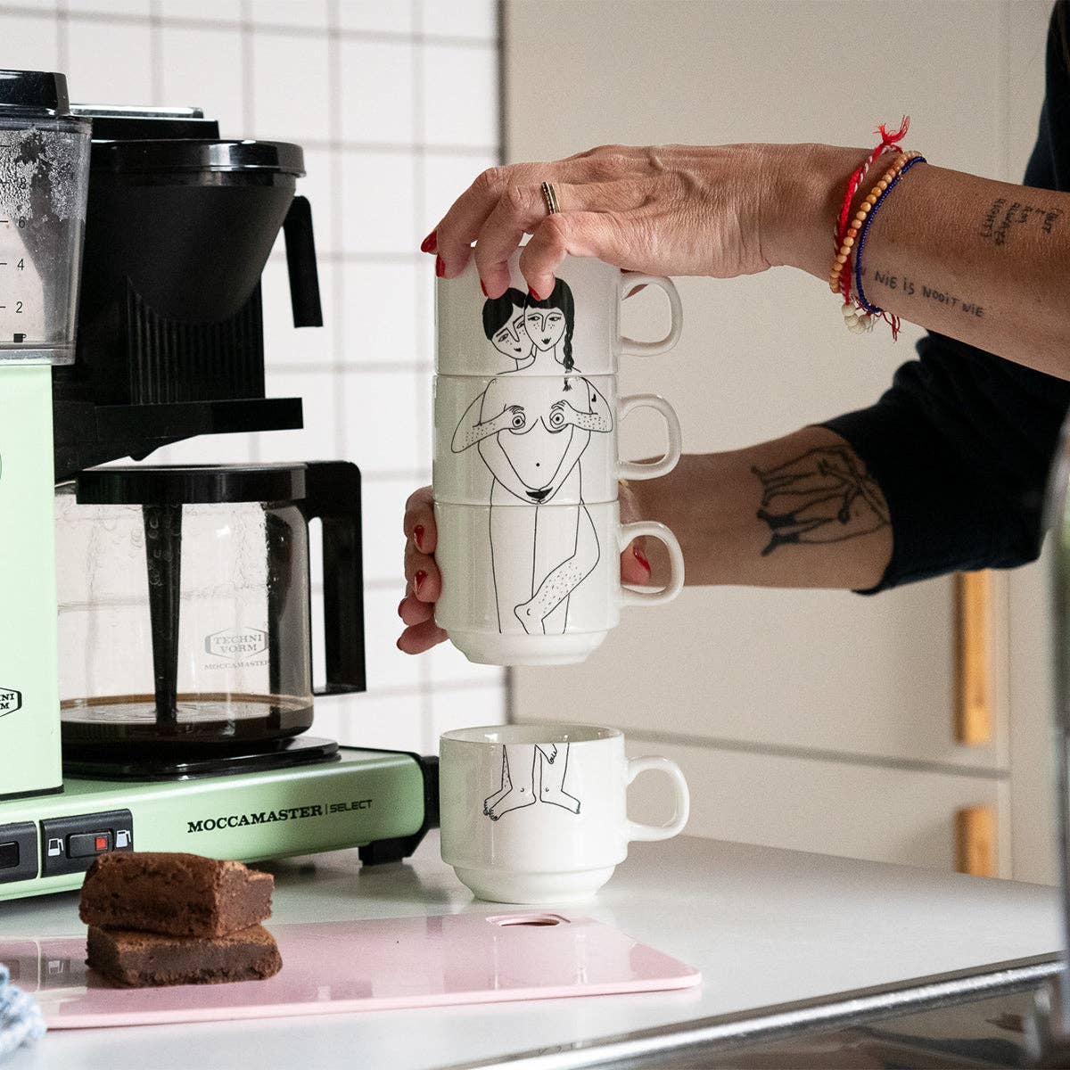 helen b - Wholesale Coffee Mug - Stackable mugs faces everywhere (set*4)4