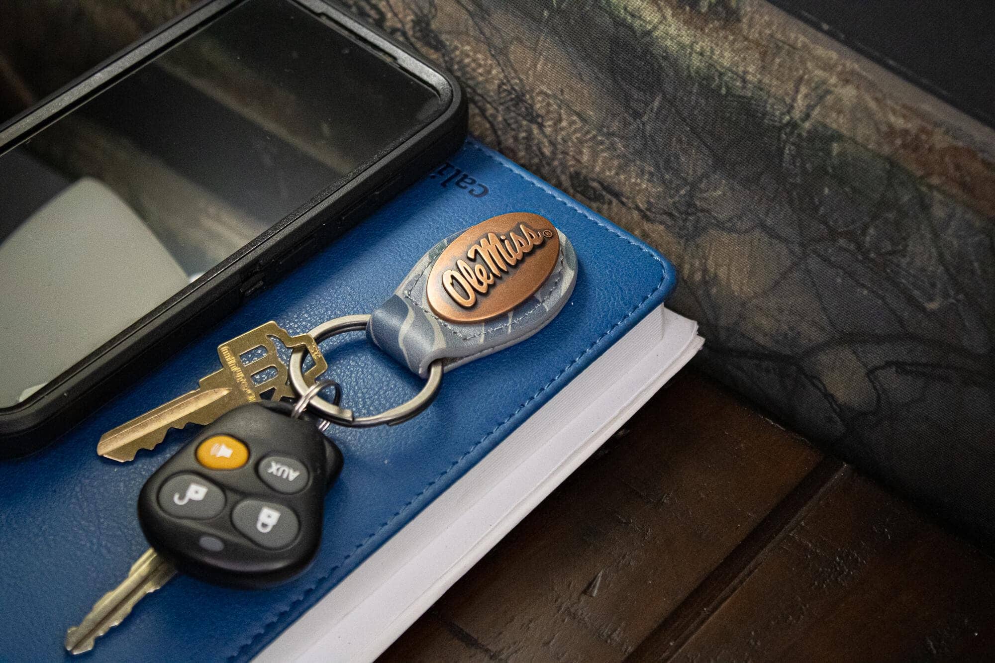 Zep-Pro - Wholesale Keychain - Unisex - Ole Miss Rebels Oval Camo Leather Key Fob.3