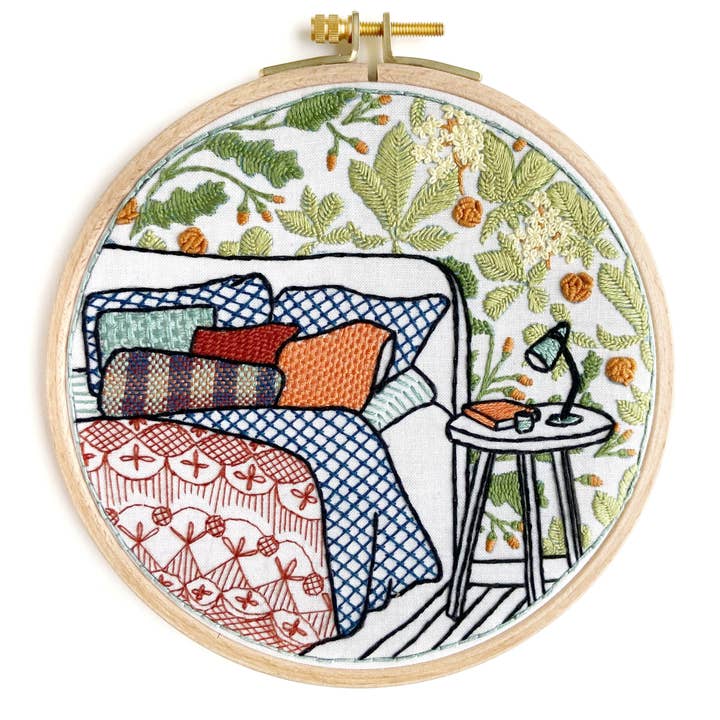 borduurpakket gezellige slaapkamer, interieurontwerp, moderne hoepelkunst voor wholesale door Cream Tea and Lace