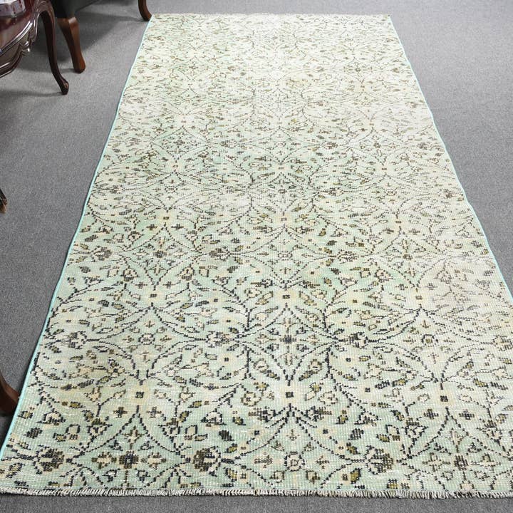 Tapis géométrique vert fait main, tapis de 4,4x9 pieds pour la vente par Vintage Rugs Loom
