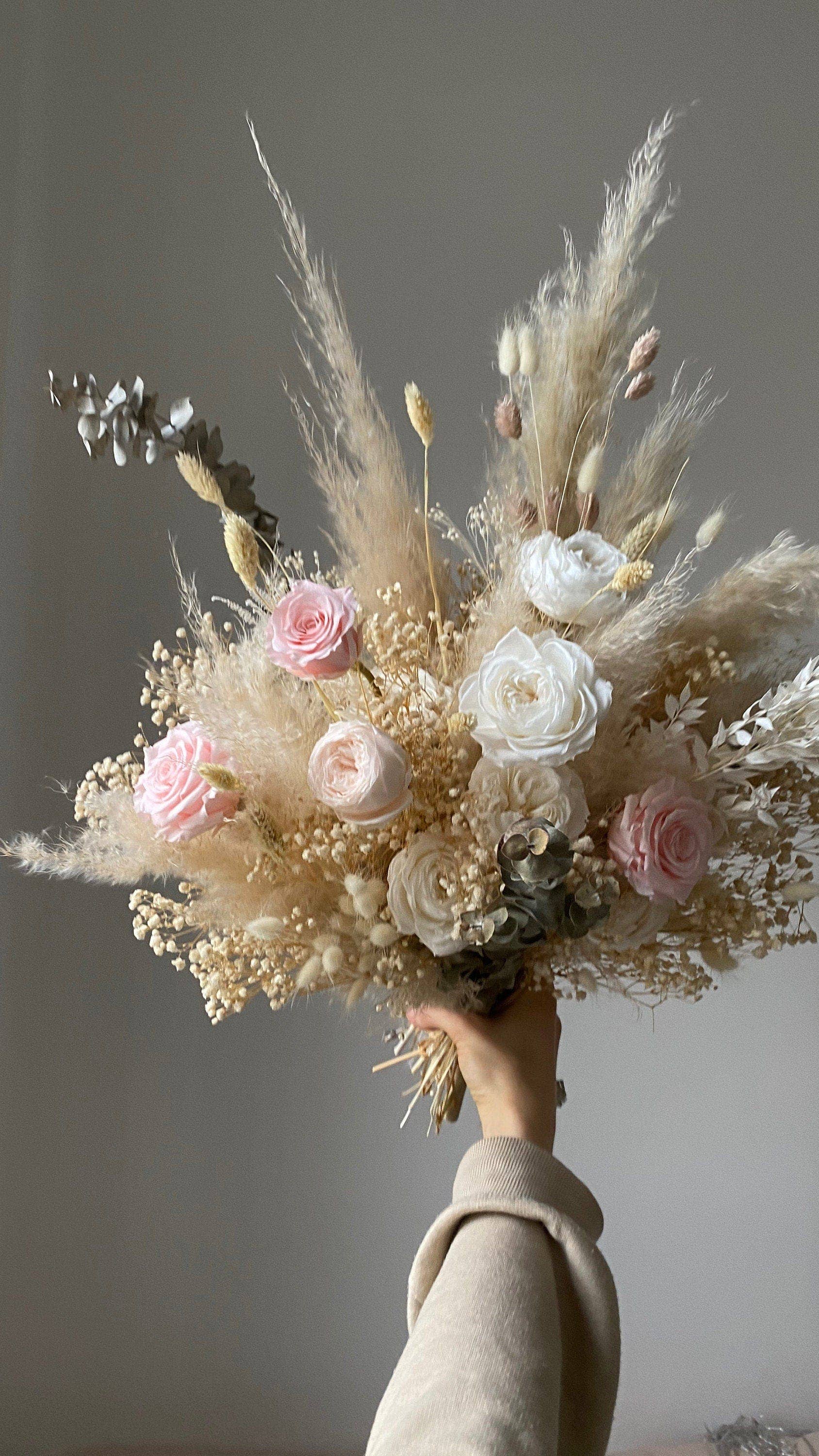 Hidden Botanics – wholesale Torkade/pressade blommor – Brudbukett med torkade blommor i sandfärgat creme och pastellrosa7