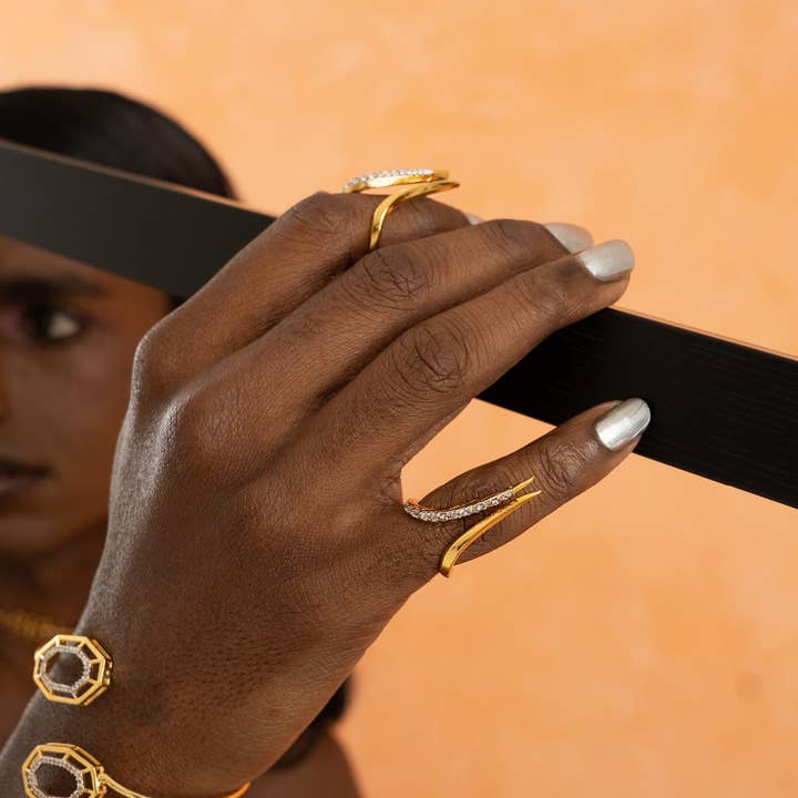 BAGUE SINNA pour la vente par Dhwani Bansal