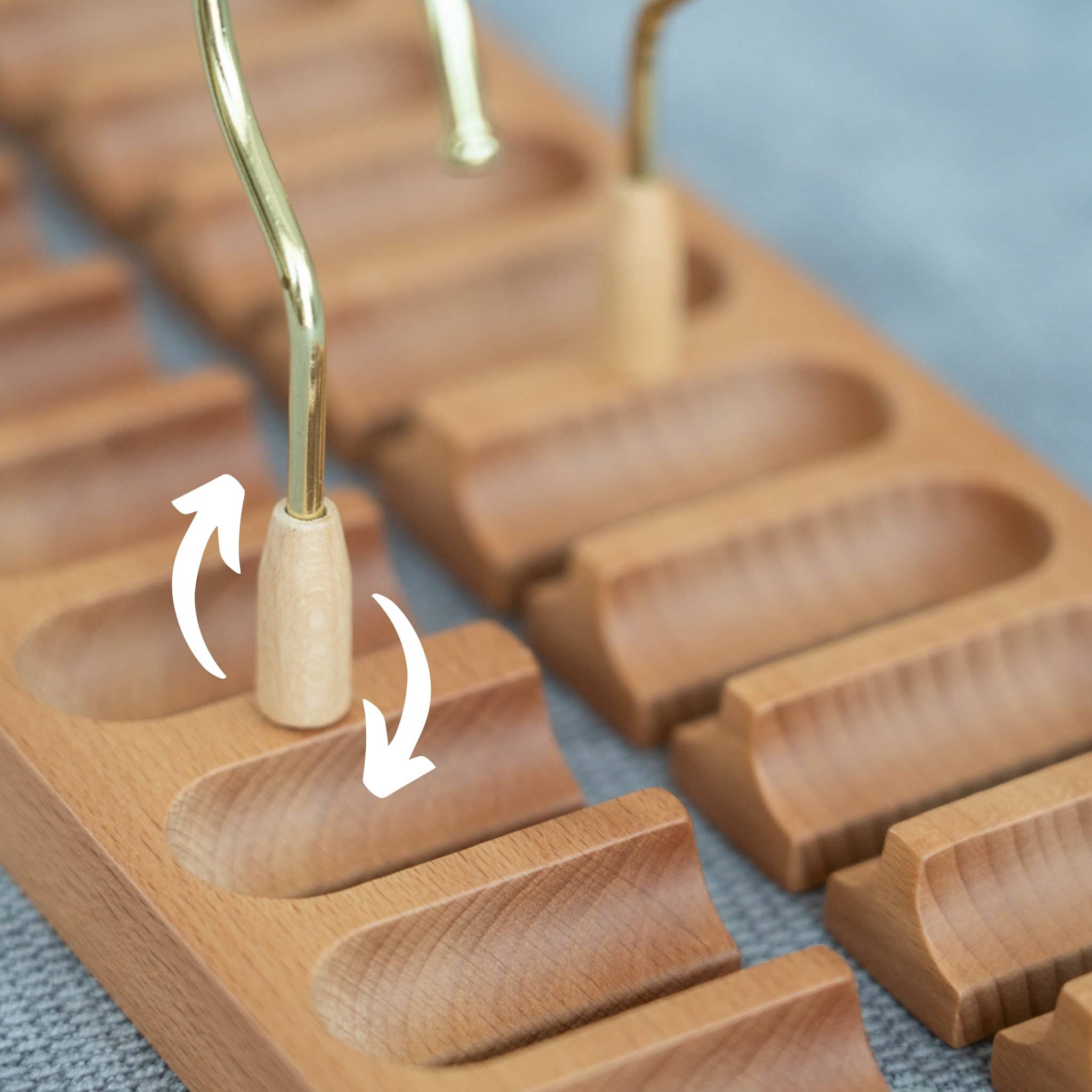 La Vie Photo - Wholesale Purse Hook/Hanger - Women's - Natural Beechwood Belt Rack – Minimal 12-Slot Accessory Hang6