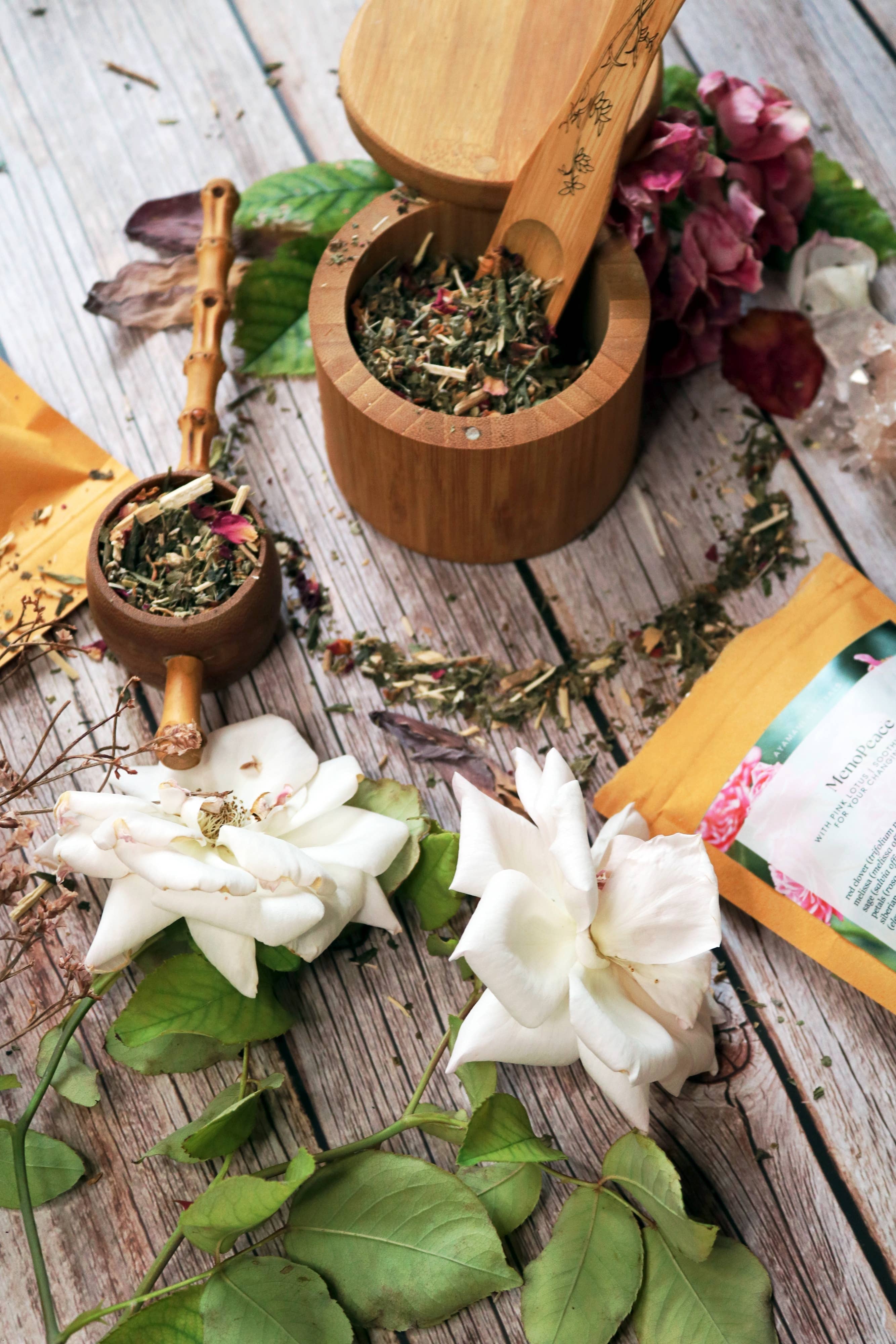 Ayamani Naturals - Vendita all'ingrosso Tisane salutari e depurative - MenoPeace | Tisana alle erbe per la menopausa con loto rosa5