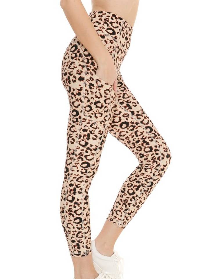 Athletic Pocket Capri - Leggings de fitness Wilderness para venta al por mayor de LeggingGirl.com