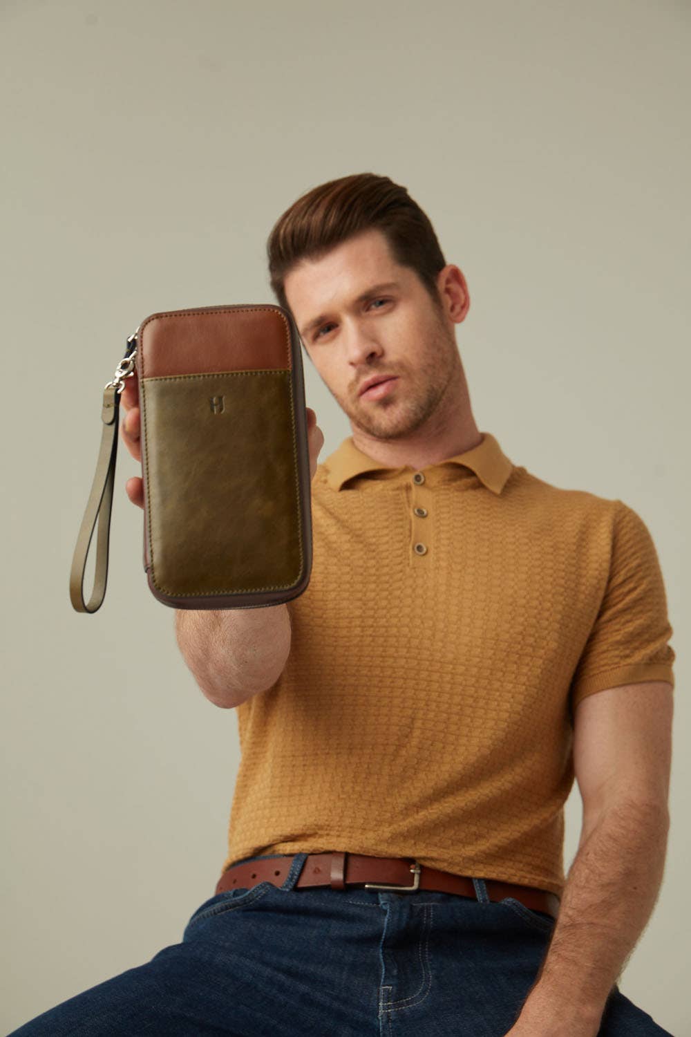 HELMBROOK London - Wholesale Crossbody Bag - Men's - Carlyle Handcrafted Leather Handbag13