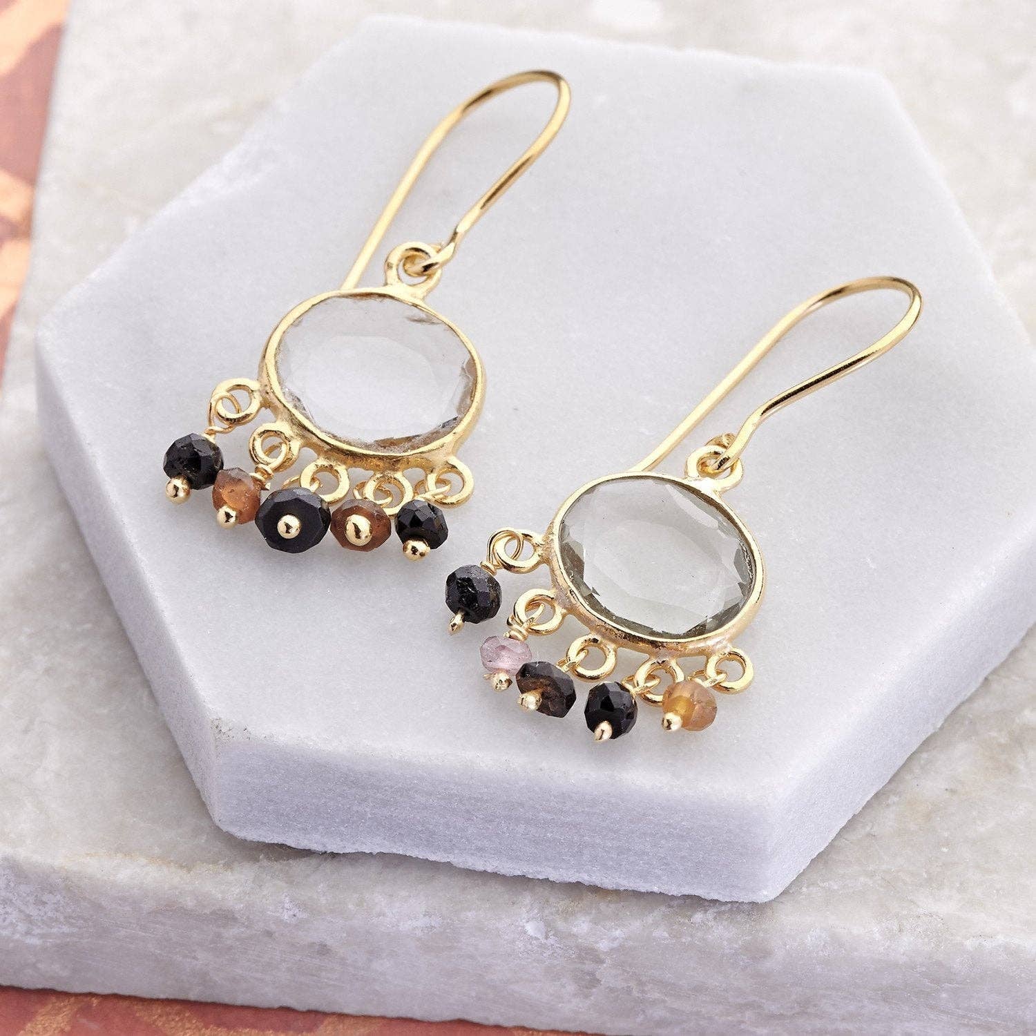 POMEGRANATE – Großhandel Ohrhänger – Aisha Ohrringe mit grünem Amethyst und Turmalin2