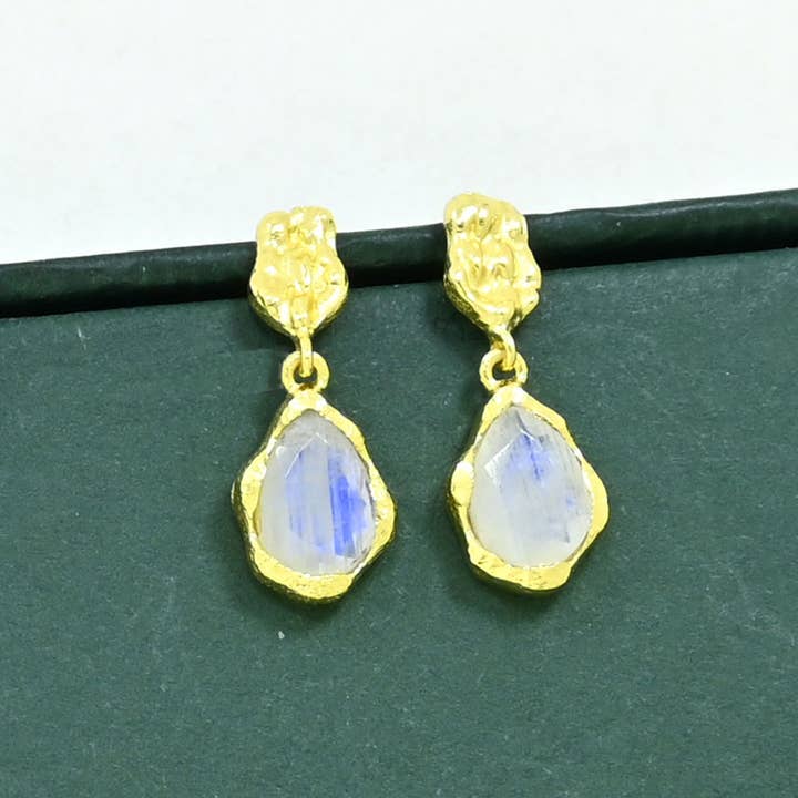 Olivia Earring Gold Plated - Rainbow Moonstone for wholesale by Schmuckoo Berlin