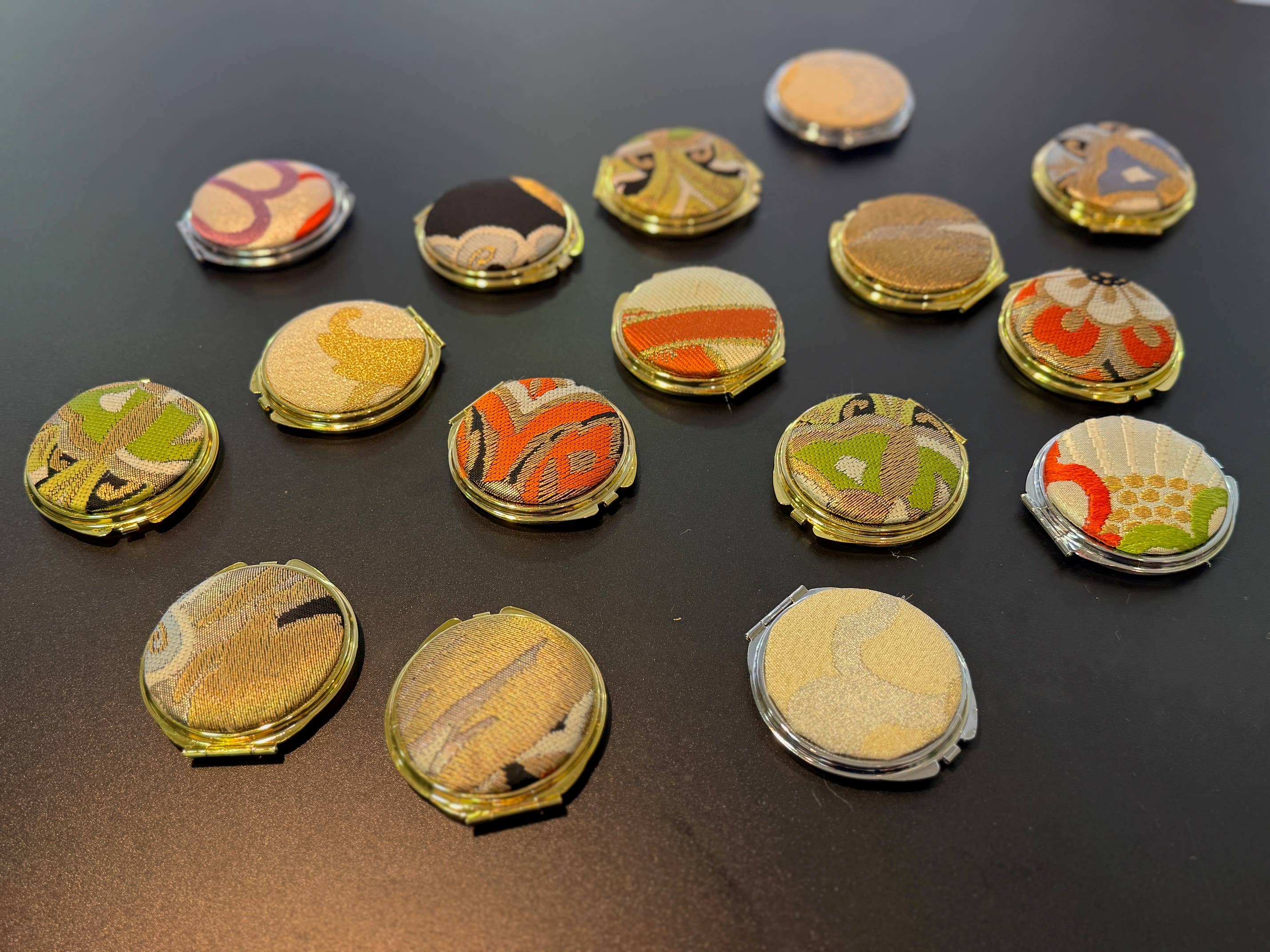 KOTO - Wholesale Compact Mirror - Kimono Obi Compact Mirror (Gold)3