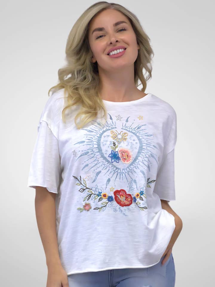 SUKI TEE för wholesale av Caite & Kyla