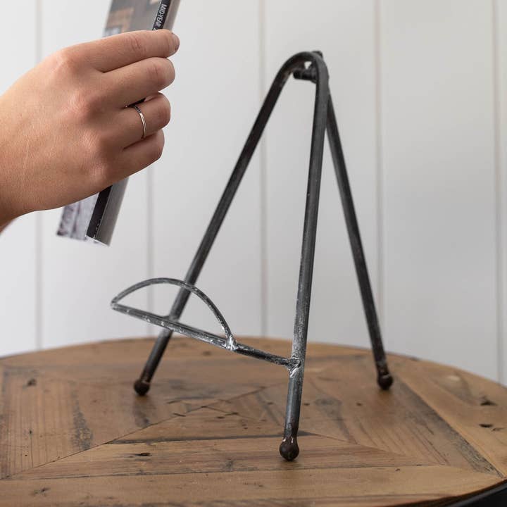 Dixie Whitewashed Metal Easel for wholesale by Foreside Home & Garden