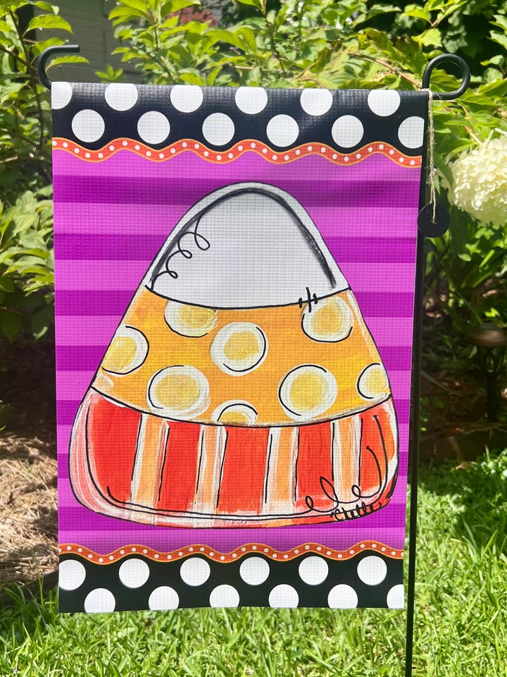 Drapeau de jardin : Un Halloween en bonbons de maïs pour la vente par The Happy Butterfly