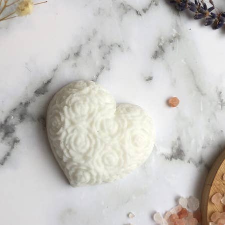 Handmade soap Heart shape with essential oils for wholesale by lulu et compagnie