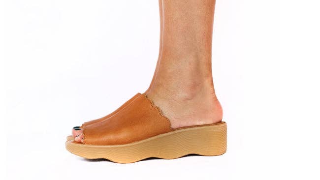 Famolare - Wholesale Sandals - Women's - Slide Over - Earth5