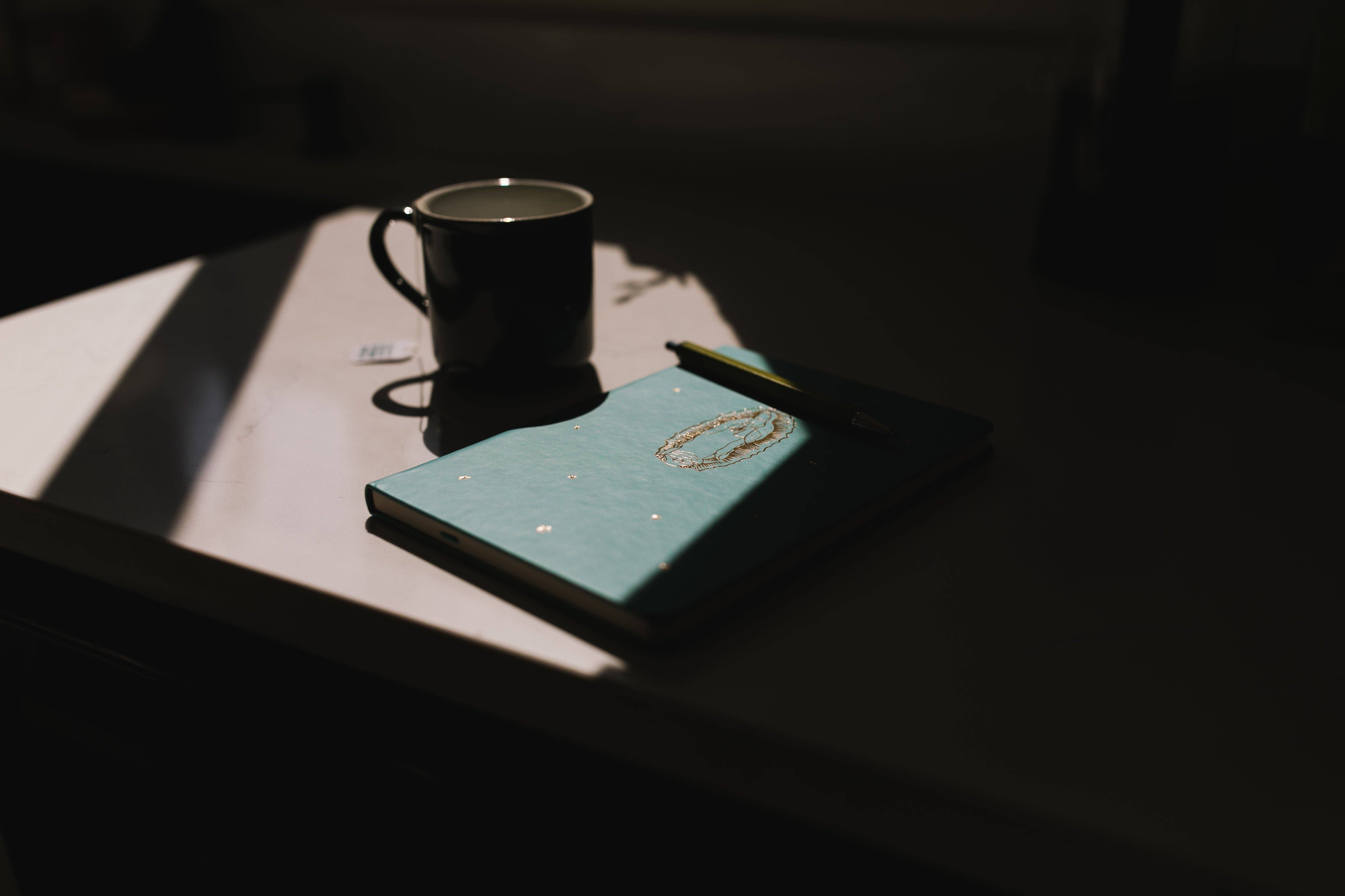 Elisa M Torres - Artist & Designer – Caderno por atacado – Caderno Nossa Senhora de Guadalupe com Detalhes em Ouro10