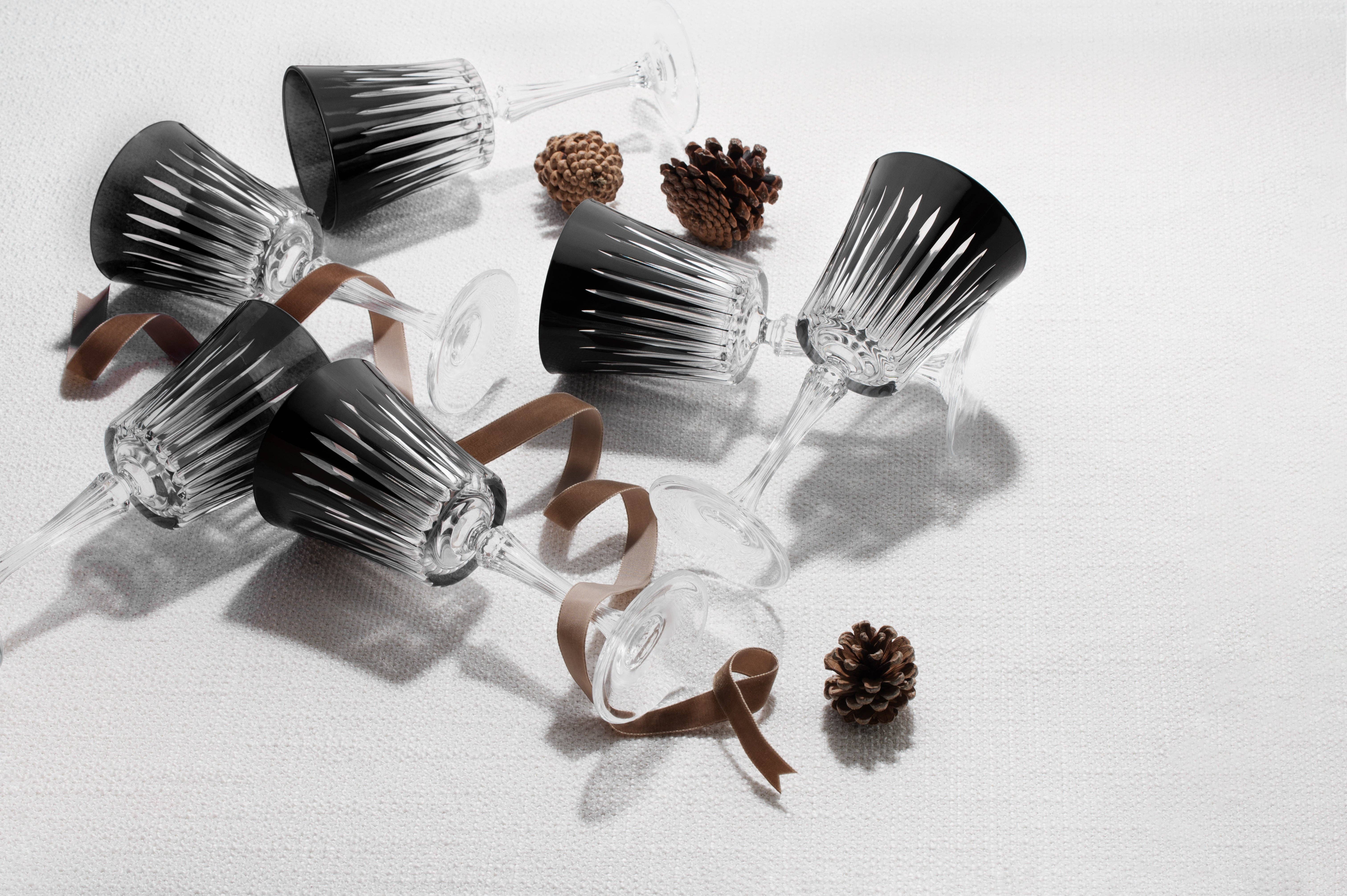 Barski - Wholesale Wine Glass - Onyx White Wine Glass Black, 7.5 oz. Set of 65