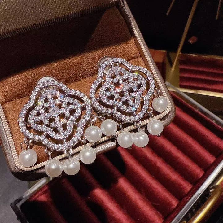 Matryoshka Today – wholesale Hängande örhängen – Thailand prinsessa örhänge - originaldesignade örhängen