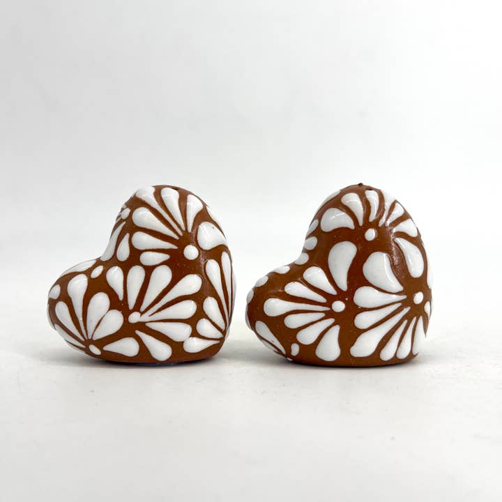 Small Heart Shaped Salt Shakers and other Purchase Wholesale plastic salt shakers. Free Returns & Net 60 Terms on Faire trending on Faire.