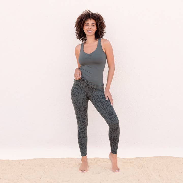 Susan-Perfectly fitting high-rise leggings, allover animal print for wholesale by Jaya