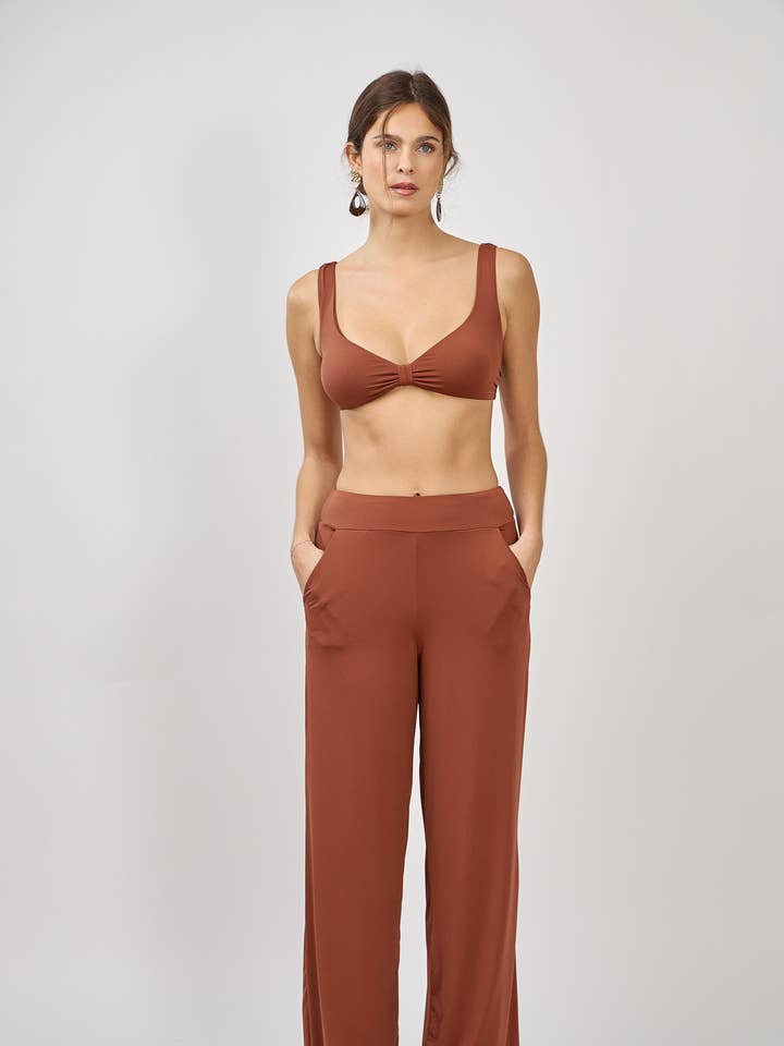 Ensemble 3 pièces avec pantalon minimal à larges bretelles pour la vente par HIBIKINI