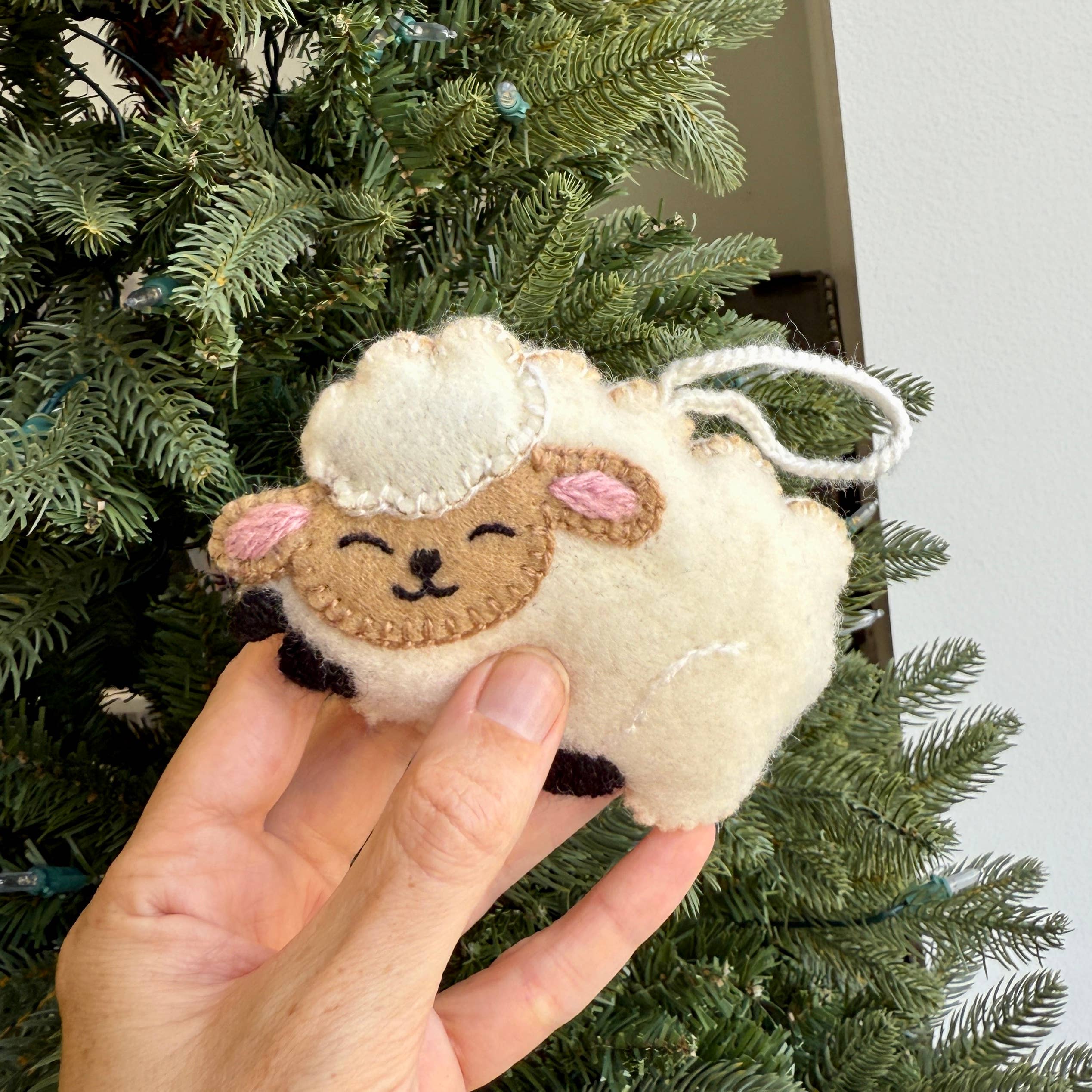 Ornaments 4 Orphans - Vendita all'ingrosso Decorazione - Decorazione natalizia in lana ricamata con pecorella addormentata2