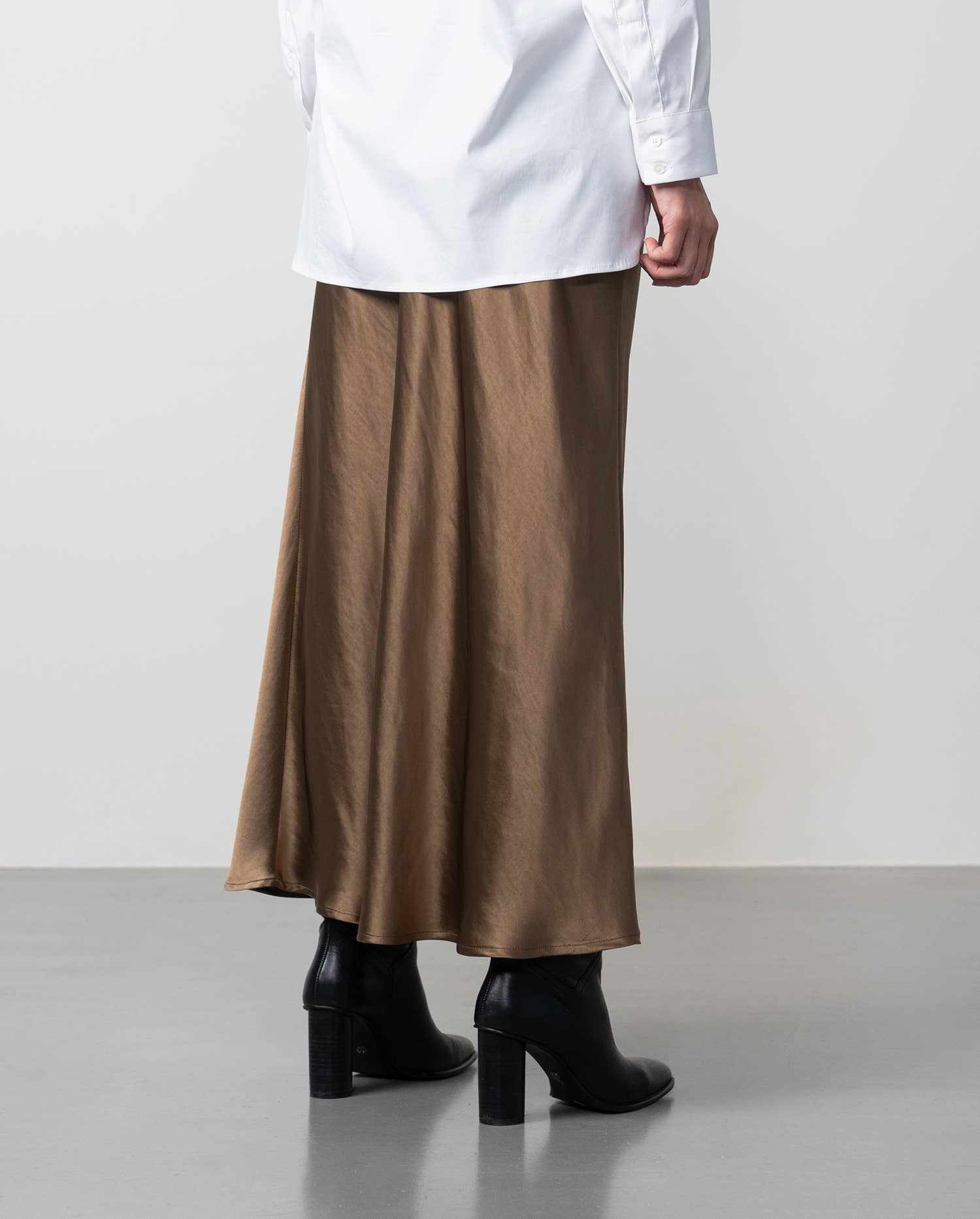 Etiem - Wholesale Skirt - Women's - Satin Midi Skirt4