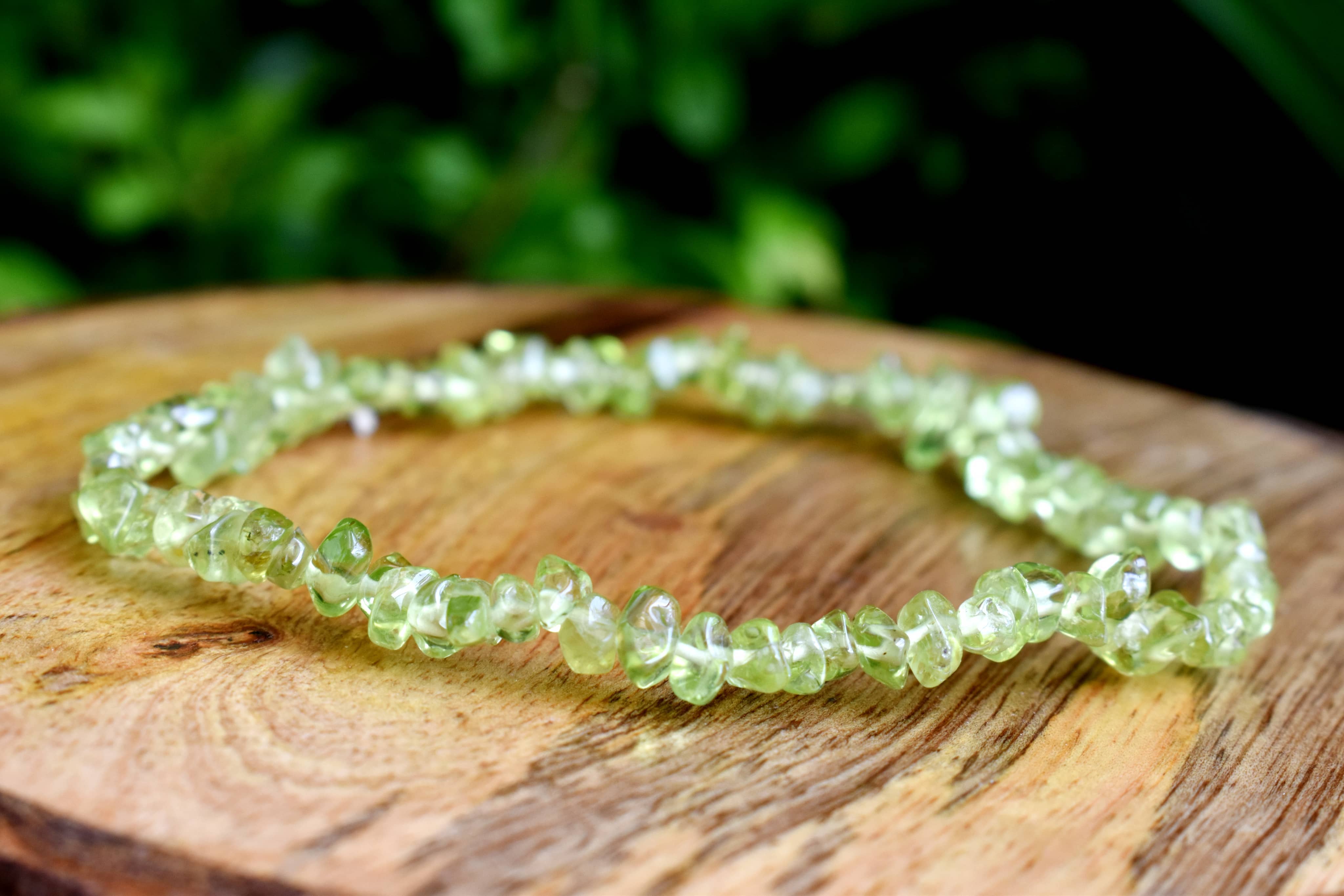 Soothing Crystals – wholesale Beaded bracelet – Healing Stone | Peridot | Chip Bracelet | Spiritual Jewelry3