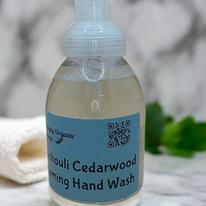 Savon moussant pour les mains au patchouli et au bois de cèdre pour la vente par Simply Organic Soaps