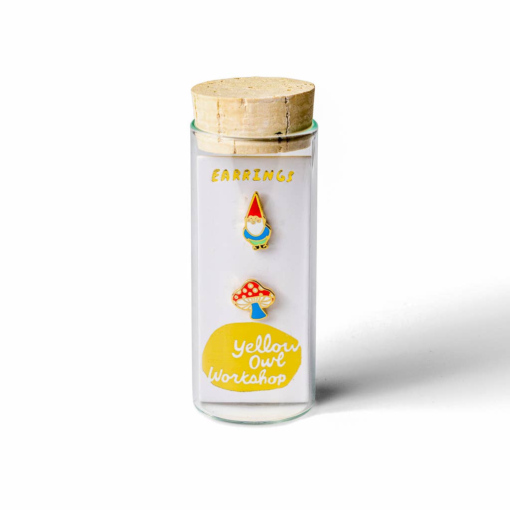 Yellow Owl Workshop – Großhandel Ohrstecker – Ohrringe mit Zwergen und Pilzen, goldfarbene Cottage-Kernstecker2