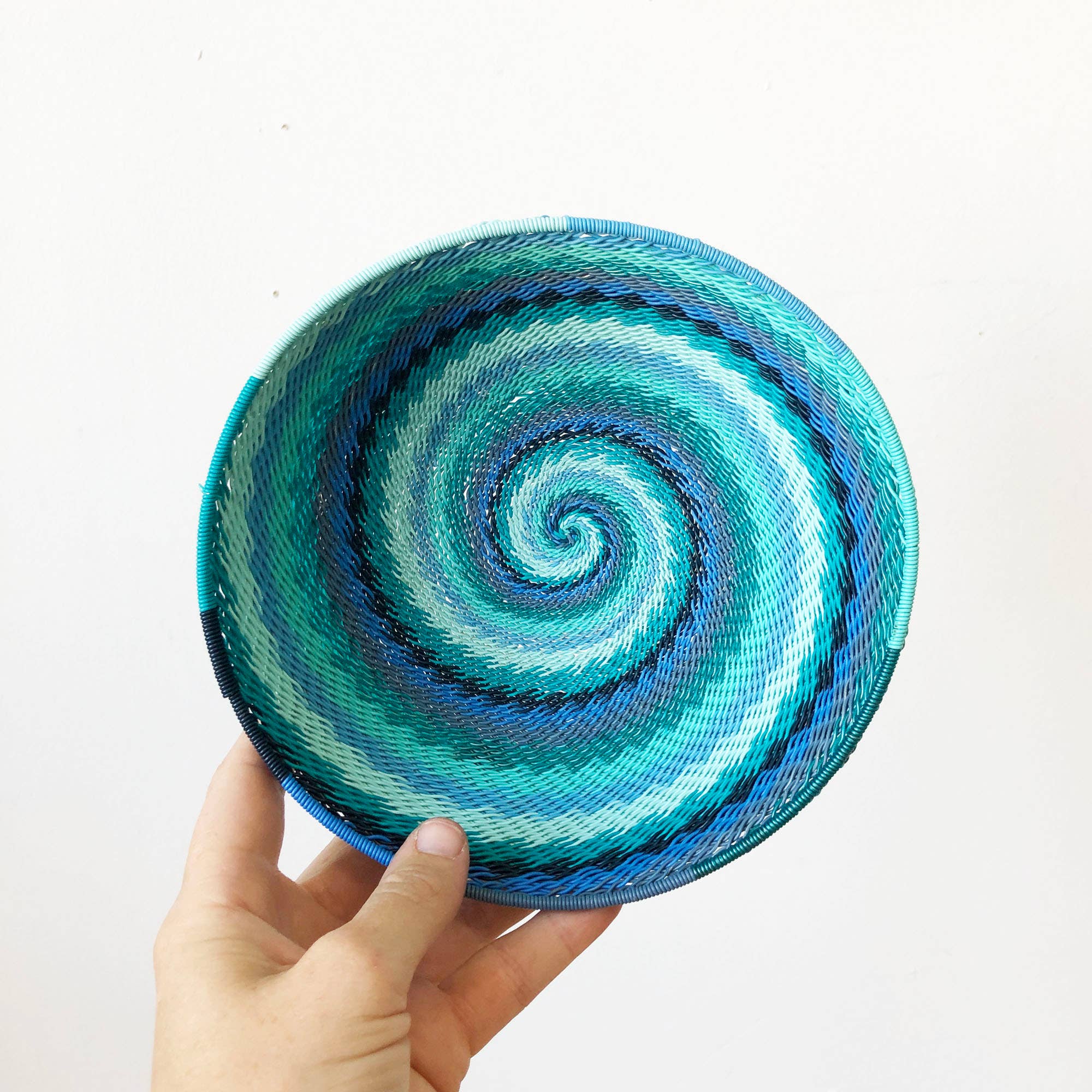 Amsha – wholesale Decorative plate/dish/bowl – Zulu Wire Bowl: Ocean1