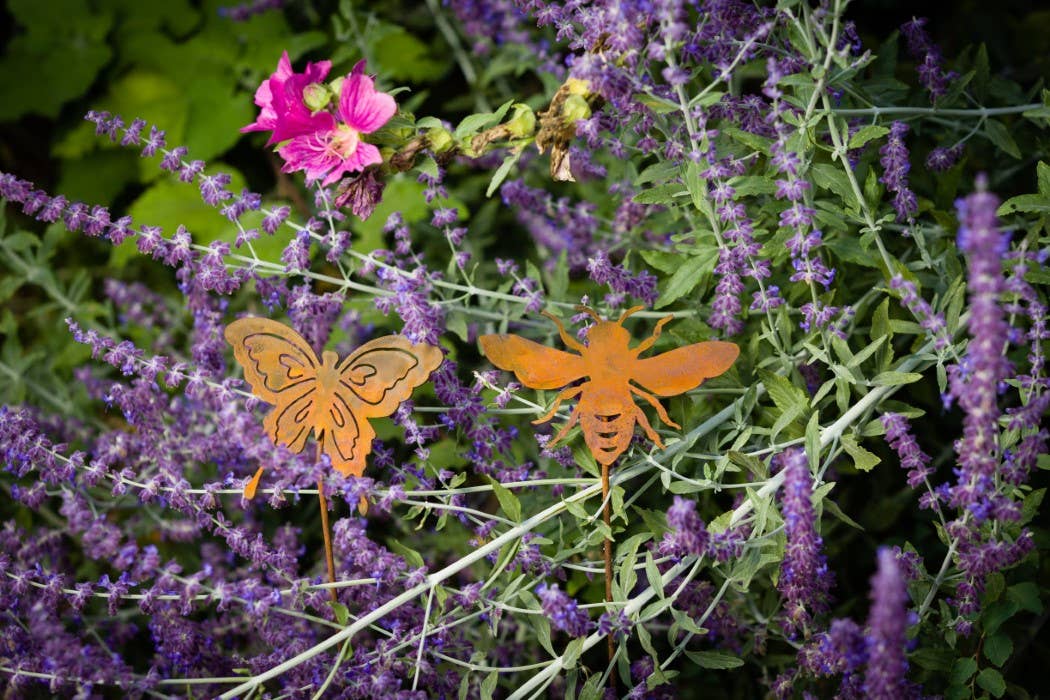 Elegant Garden Design – wholesale Gräspiggar – Bee Pick - detaljerad silhuett av honungsbi för trädgårdsdekoration6