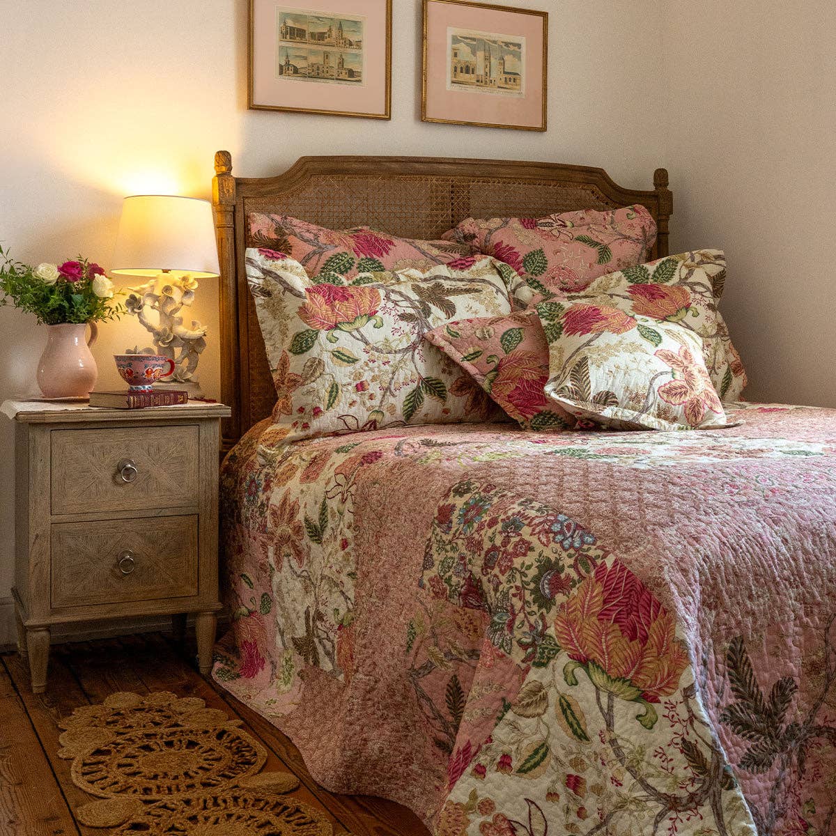 Forever England / Millie Mae – wholesale Quilt – Constance Soft Pink Patchwork Bedspread2