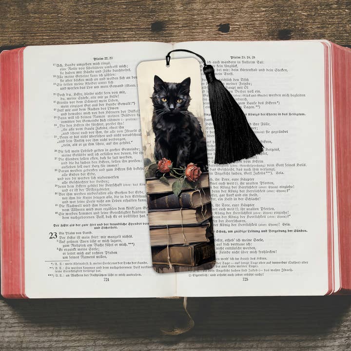 simply creative - Wholesale Bookmark - Cat on Books Aluminium Bookmark with Tassel - Stylish Metal Page Marker for Books and Journals5