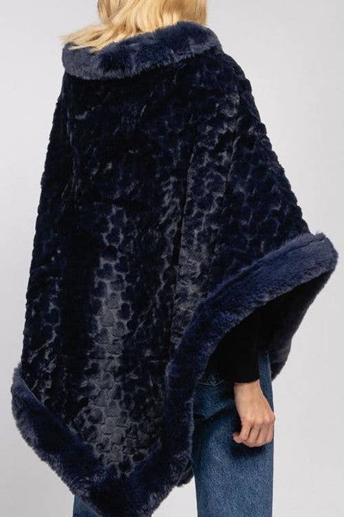 LOOWIE - Wholesale Poncho - Women's - 9069 Faux Fur Poncho Hearts Loowie5