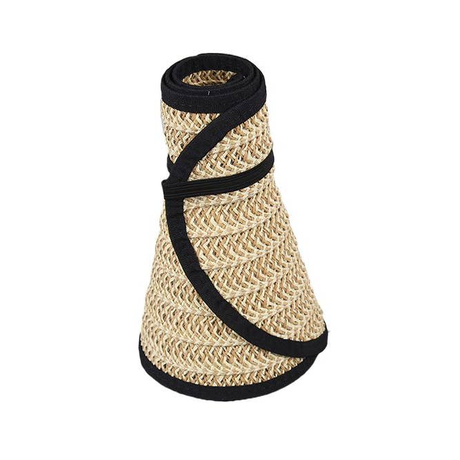 Visière en papier roulé 6503 Printemps pour la vente par Jeanne Simmons Accessories