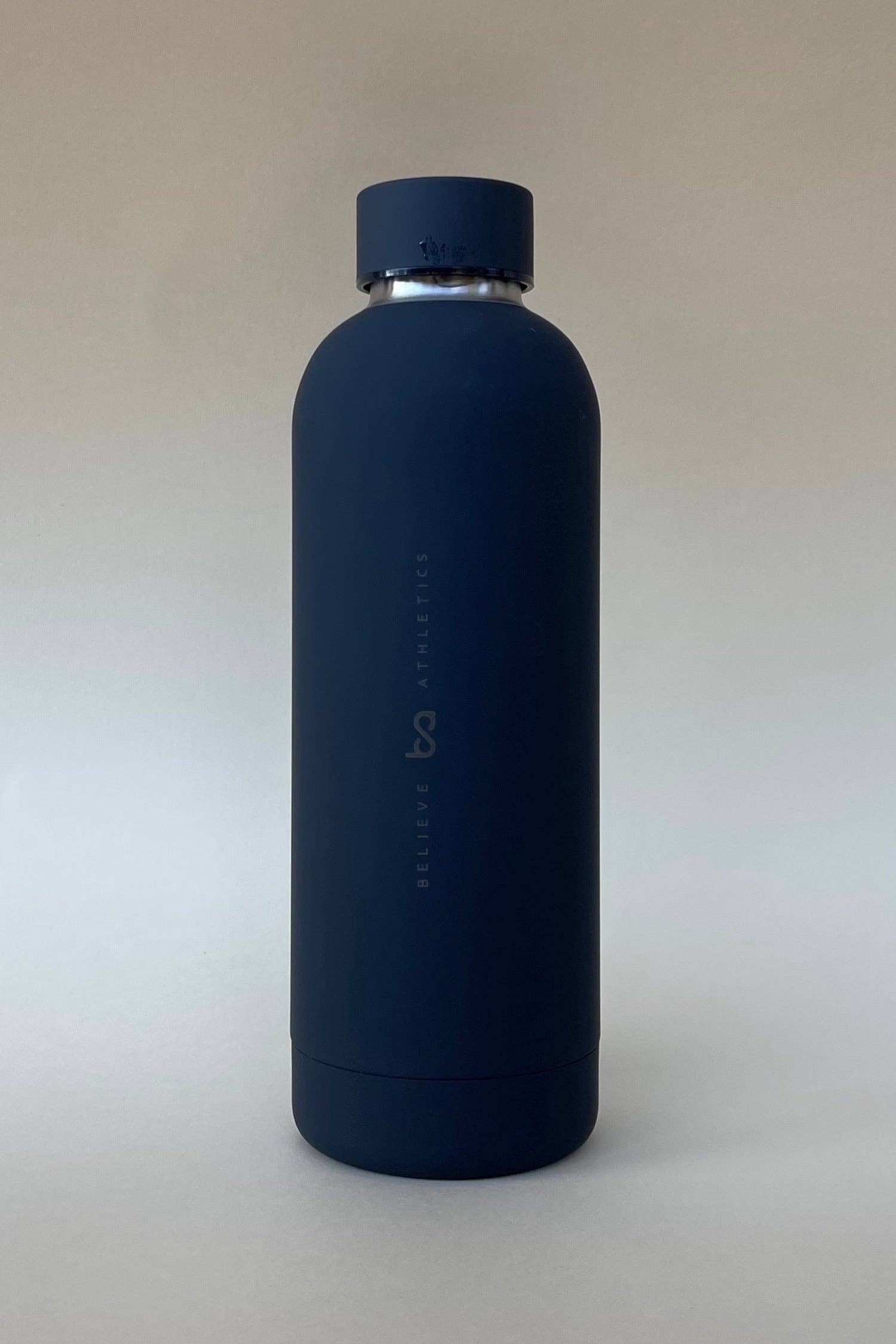 Believe Athletics - Wholesale Waterfles - Water Me Happy fles in zwart2