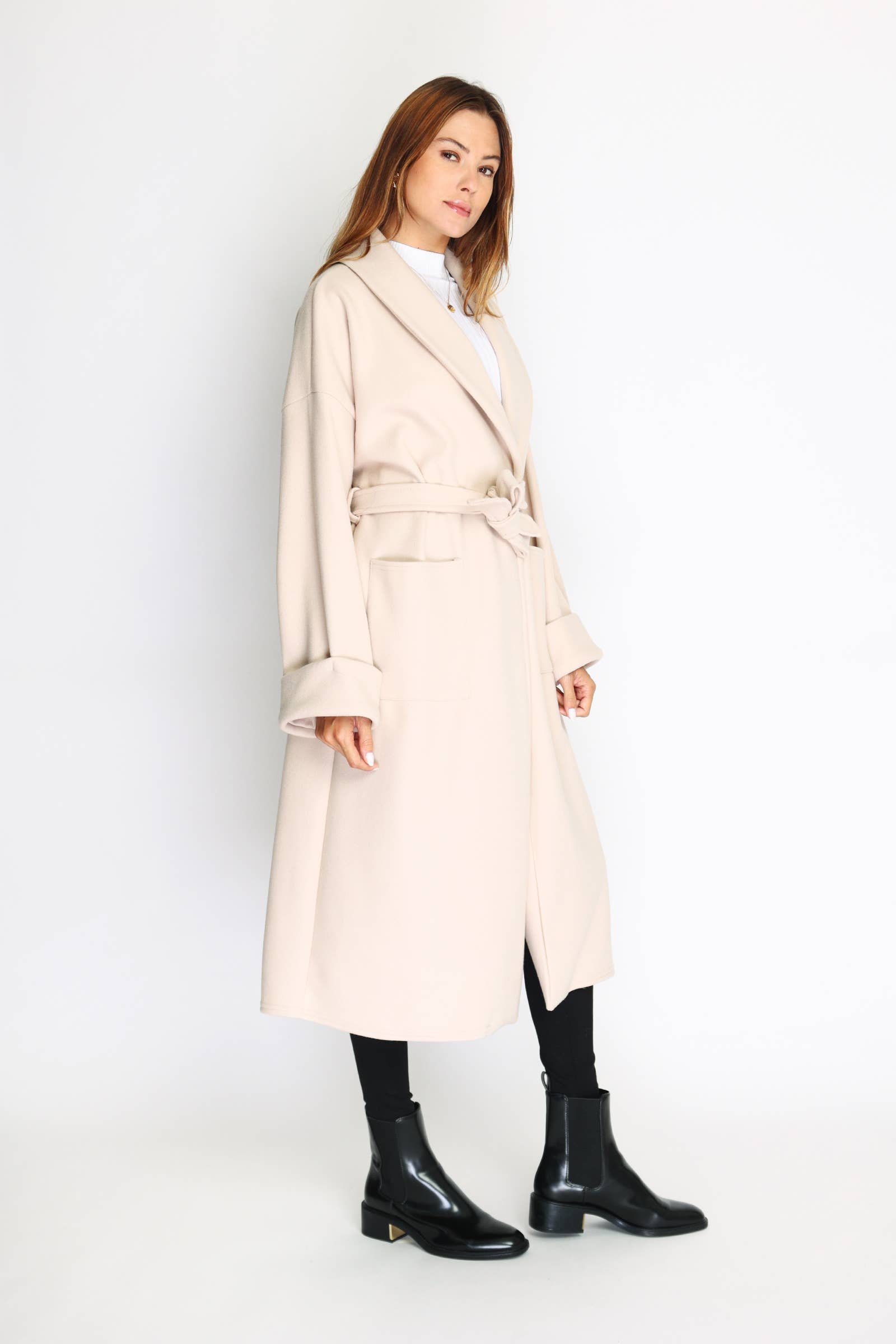 ORNELLA PARIS - Vendita all'ingrosso Cappotto - Donna - Cappotto liscio con cintura MC-M24010

2