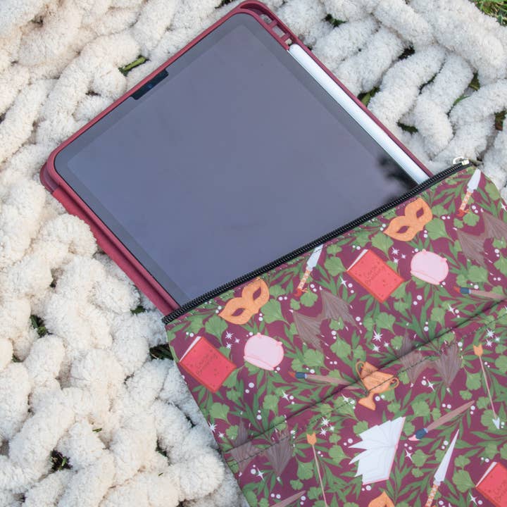Meaggie Moos - Wholesale Book Cover - Book / Tablet Sleeve | A Court of Thorns and Roses