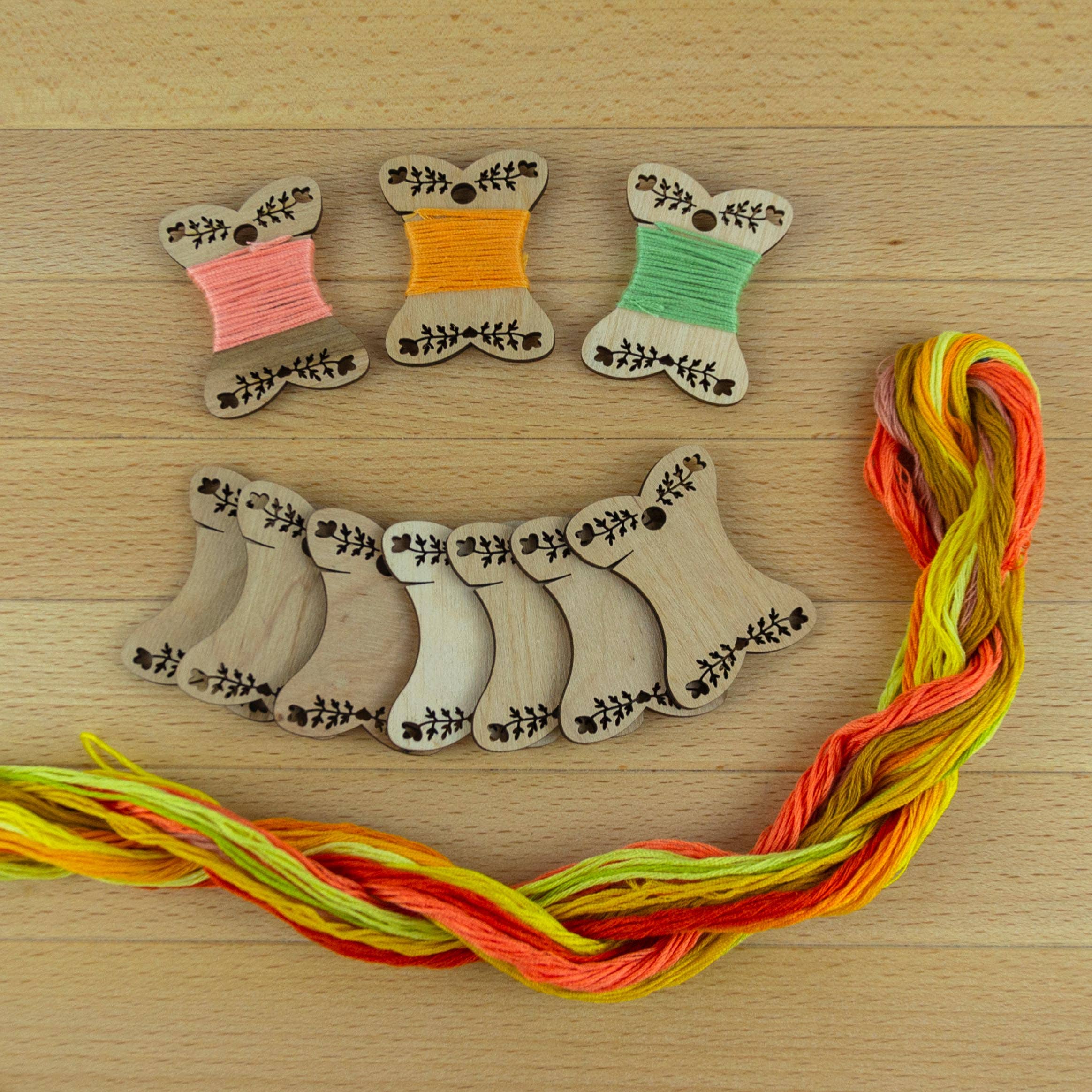 Embroidery craft – wholesale Craft supplies – Wooden embroidery bobbins for thread storage BB-0030