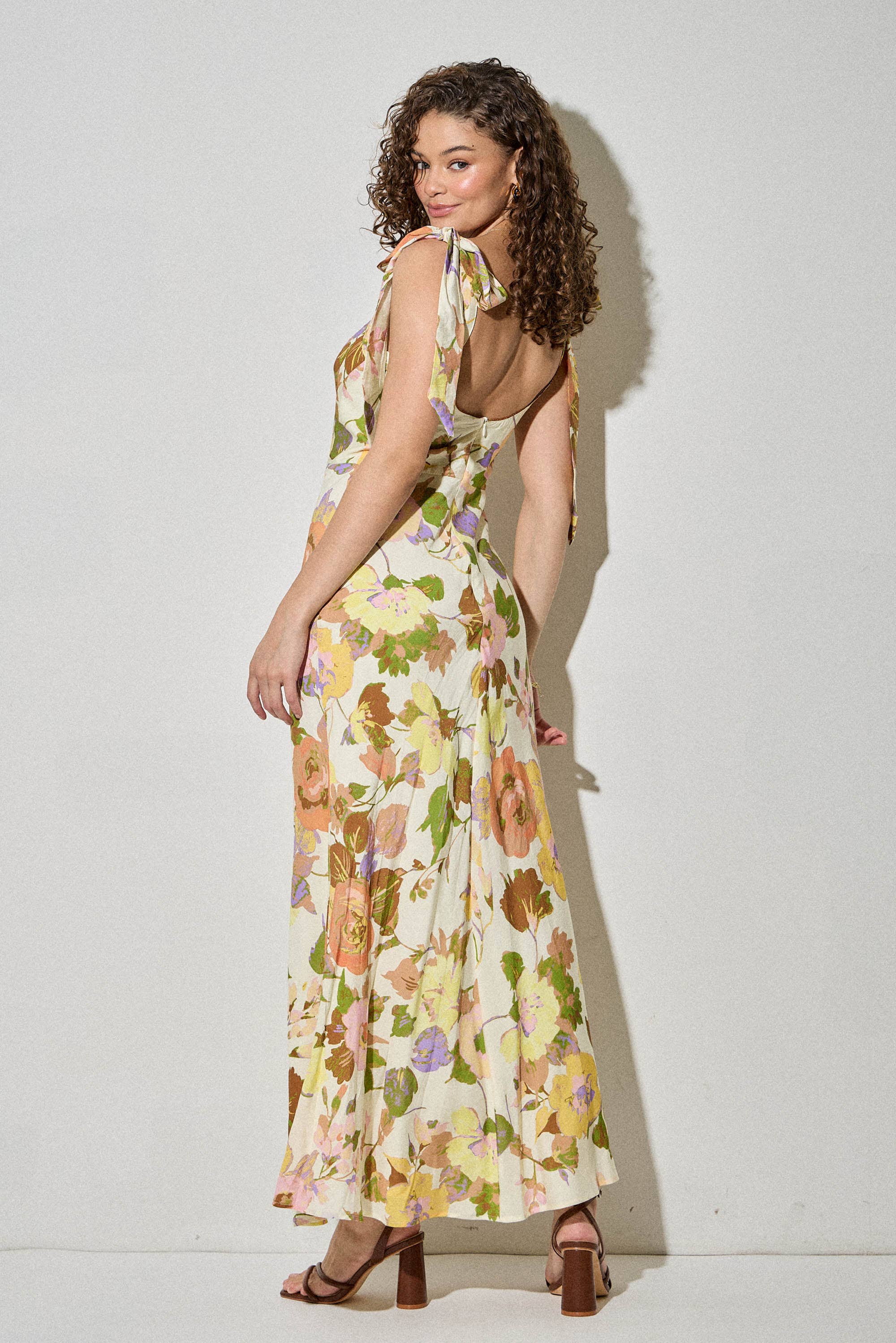 SKYLAR ROSE - Vendita all'ingrosso Vestito - Donna - Abito Midi Estivo Romantico Vintage con Motivi Floreali e Spalline Annodate3