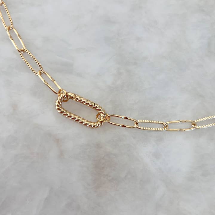 It's Especially Lucky - Wholesale Link & Chain Necklace - Dainty Textured Chain4