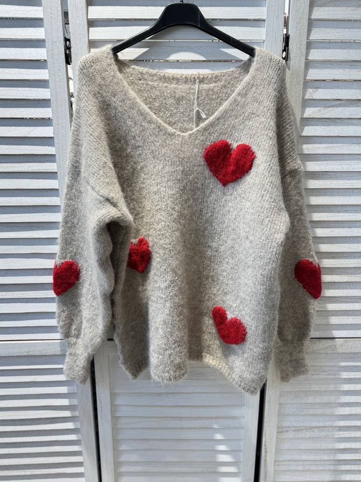 Maglione con motivi a cuore per la vendita all'ingrosso da parte di VICTORIA&ISAAC