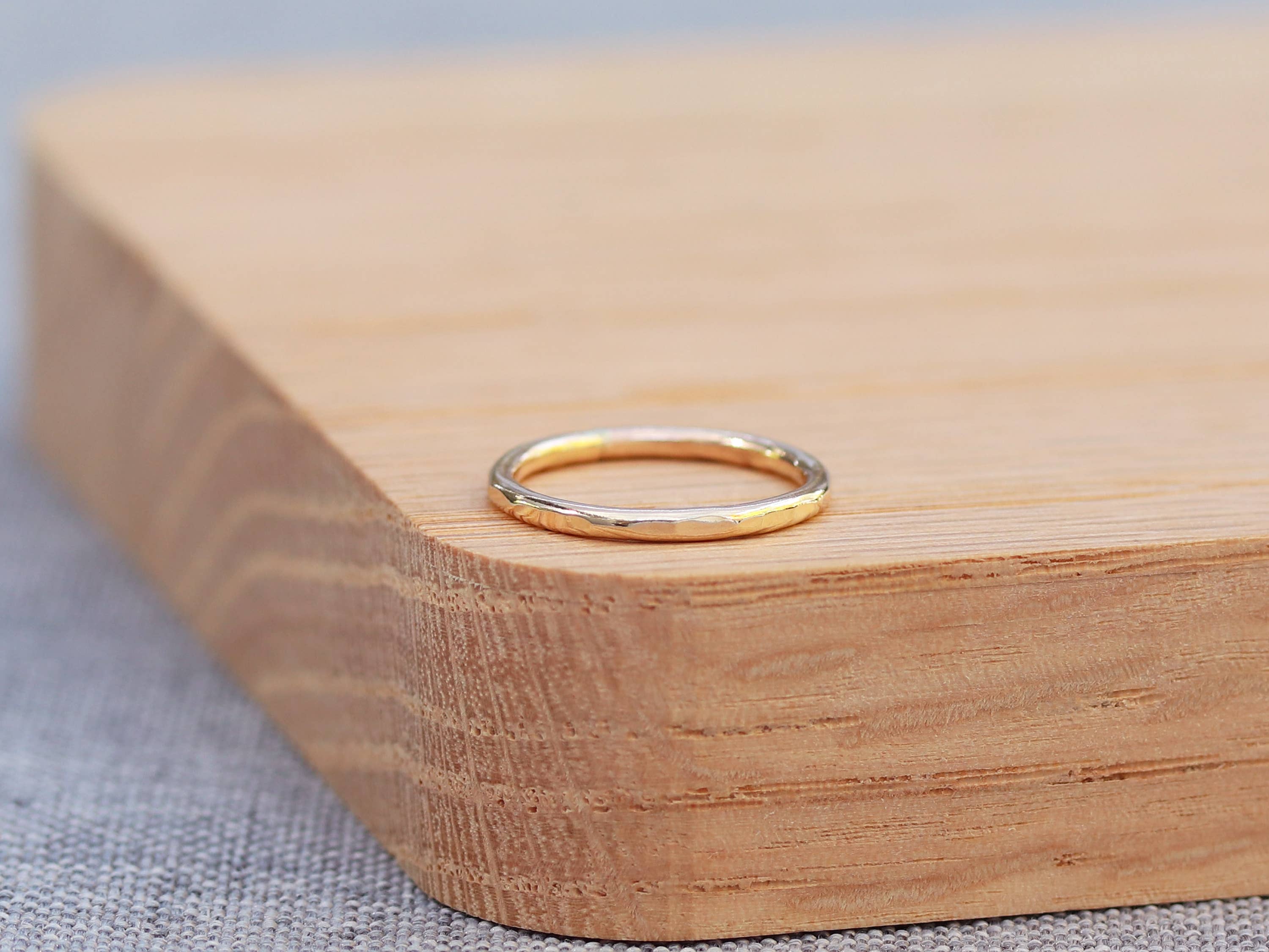 Sloane Jewelry Design – wholesale Band/Stackad Ring – Hamrad staplingsring3