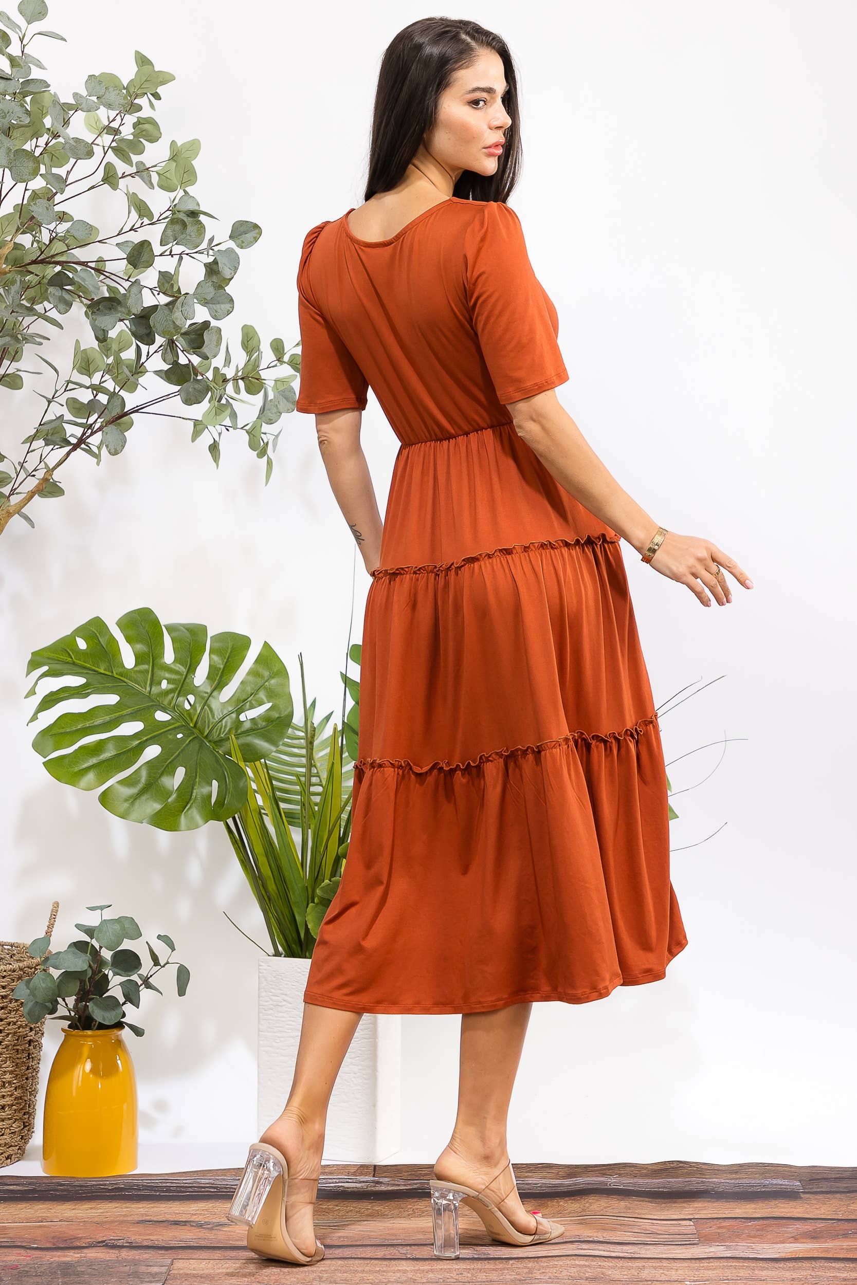 H&H Fashion Inc. – Großhandel Kleid – Damen – JR778X-S Plus Size Stufen-Midikleid mit quadratischem Ausschnitt36